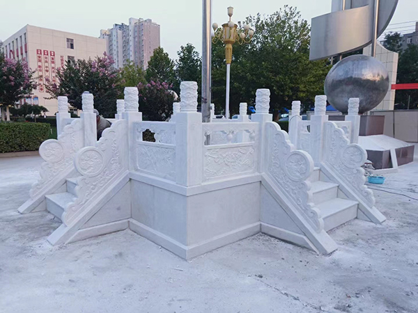 雪花白扶梯欄桿